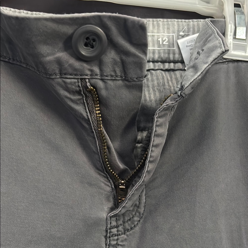 Woman’s Gray Capris - Picture 6 of 10